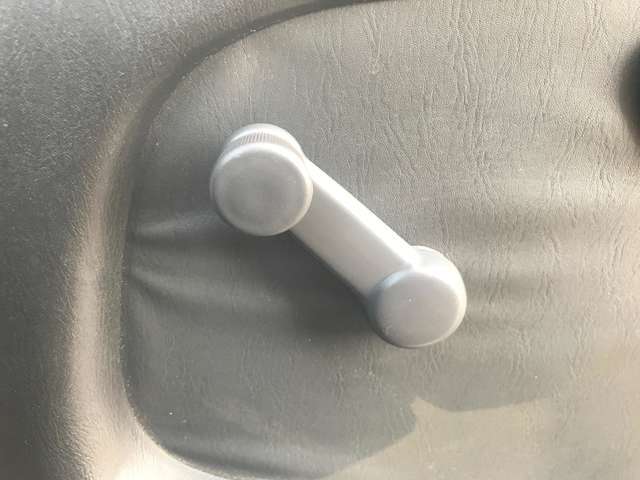 窓の開閉は手動です。