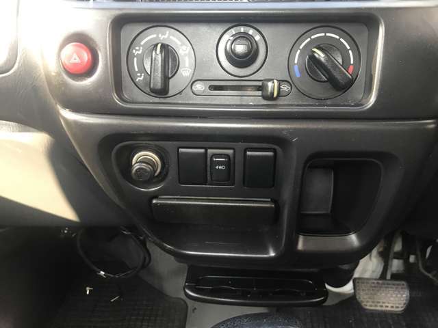遠方にお住まいの方、車両状態の詳細が知りたい方はお気軽にご連絡ください。