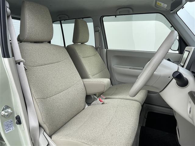 【運転席】座り心地が良いシートなので長時間の運転でも快適にお過ごしいただけます。新品のフロアマットのご注文も可能です。掲載箇所以外にご希望の写真がございましたらお気軽にお問い合わせ下さい。