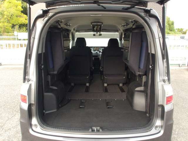 多彩なシートアレンジ☆大きな荷物もOKです！！