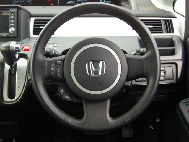 純正ステアリングの状態もとても良好です♪