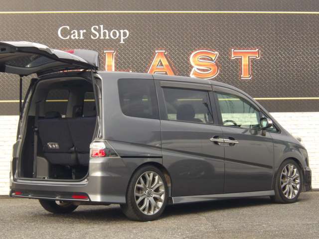 使い勝手の良い7人乗りのミニバンです♪