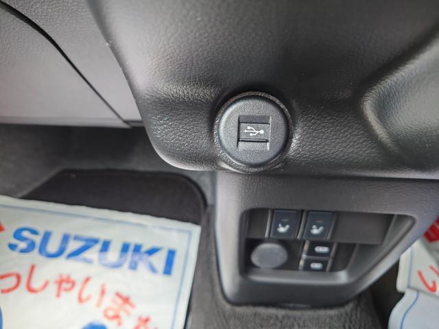ナビと連動できるUSBポートが付いています！