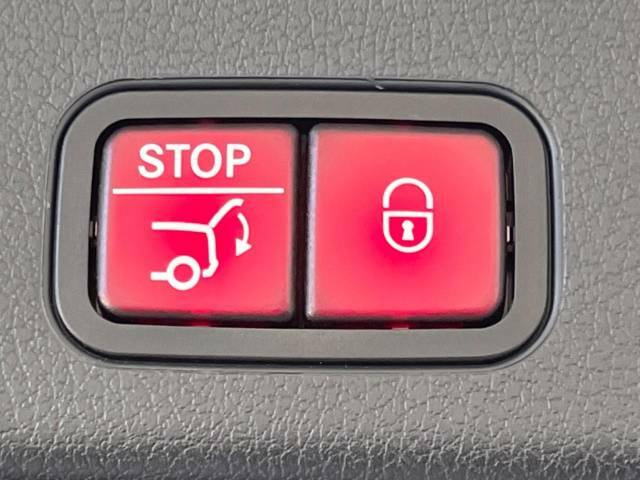 ●電動リアゲート：ワンタッチでリアゲートの開閉ができ、荷物などで両手が塞がっている状態でも簡単に開閉ができる便利機能です。