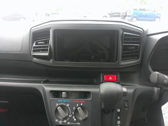 オーディオやカーナビは装備されておりません。当店ではお客様のご要望に応じて純正機器の中からご提案させていただきます。お気軽にご相談ください。