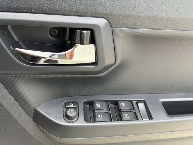 近隣のかたでも遠方のかたでも安心して購入して頂けるように保証を取り扱っております。年式、走行距離に応じて保証をお付けできます。走行距離無制限・全国で対応しておりますので安心です。