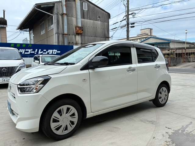 当社にて内装クリーニング済み。綺麗にしておりますので、是非お客様の目でお確かめください！また納車時にはもう一度キレイに仕上げてお客様にお渡しいたします！