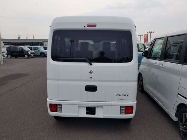 ☆お車についた傷やヘコミ、事故の修理もハヤシにお任せください。自社鈑金工場で修理ができますの安心です☆