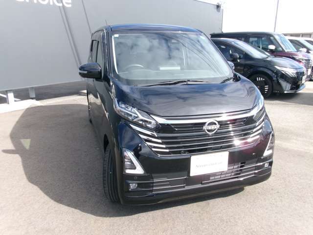 正面からの見た目も、スッキリ飽きの来ないデザインです。