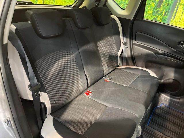 コンパクトカーですが、セカンドシートは十分な広さがあり快適にお乗りいただけます♪シートを倒して大きな荷物を積んだりと、用途の幅が広い1台です。