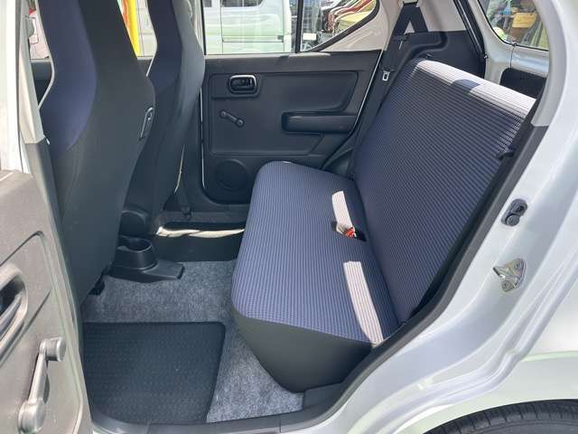 ★5年間新車保障★初度登録から5年間の新車保証が含まれています。長期間、安心してお乗り頂けます！保障費用は支払総額に含まれています！遠方のお客様は保証継承後、お近くのディーラーにて保証が受けられます！