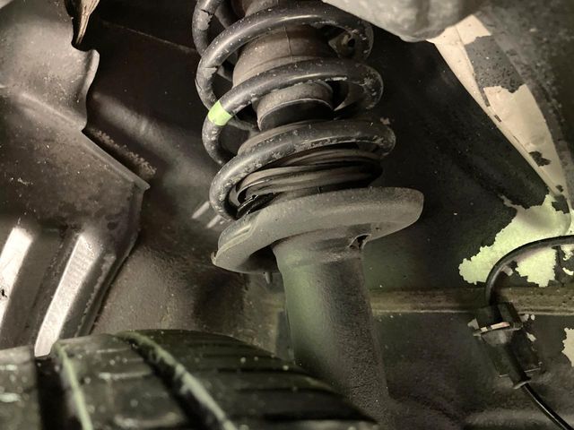 お車を安心してお乗りいただく為には、足回りの定期点検が欠かせません。サービスサポート（有償保証）では無料点検もご提供しており、安心のカーライフをお過ごしいただけるサポート体制が整っています。