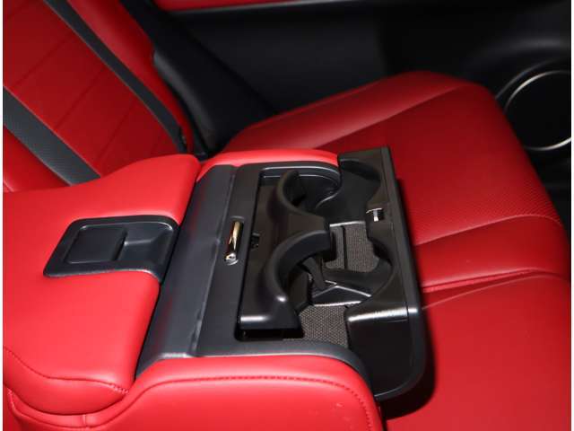 後席専用カップホルダー