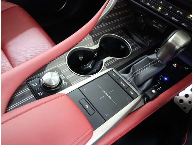 信号待ち等でブレーキ保持するHOLD機能付きです