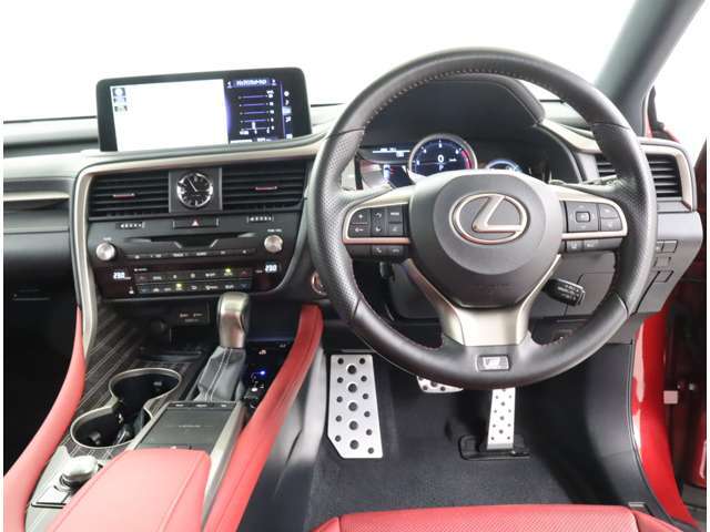 質感の高い、品のある内装とダッシュ＆ハンドル廻り