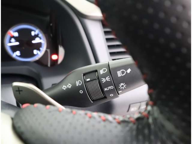 オートマチックハイビームやステアリングヒーターなど快適装備が充実しています。