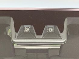 【スマートアシスト】走行中に前方の車両等を認識し、衝突しそうな時は警報とブレーキで衝突回避と被害軽減をアシスト。より安全にドライブをお楽しみいただけます。