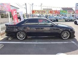 ここで整備して車検を受けるお見積りです！試乗はいつでもできます！これは素晴らしい！レベルが高い！カッコイイ！お金をかけて製作された唯一無二の1台です！アクセス多数！早いもの勝ち！限定1台です！