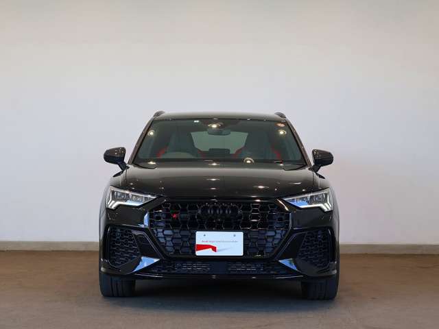 Audi RS Q3/ブラックAudi rings＆ブラックスタイリング/アルミホイール 5Vスポークポリゴンデザイン ブラック 8.5J x 21 255/35 R21/マトリクスLEDヘッドライト