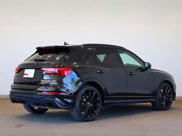 Audi RS Q3/ブラックAudi rings＆ブラックスタイリング/アルミホイール 5Vスポークポリゴンデザイン ブラック 8.5J x 21 255/35 R21/マトリクスLEDヘッドライト