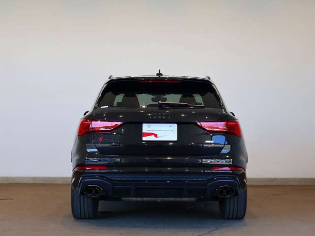 Audi RS Q3/ブラックAudi rings＆ブラックスタイリング/アルミホイール 5Vスポークポリゴンデザイン ブラック 8.5J x 21 255/35 R21/マトリクスLEDヘッドライト