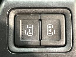 【両側パワースライドドア】スマートキーや運転席のスイッチで後席両側スライドドアの開閉が可能♪電動だから力を入れてドアを開ける必要が無く、小さなお子様でも簡単に開け閉めでき快適です♪