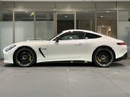 こちらの車両は「メルセデス・ベンツあざみ野」にて展示中でございます。営業時間は10：00～18：00、年末年始・毎週水曜日が定休日となります。お問合せはフリーダイヤルもしくは045-904-1484までご連絡ください。