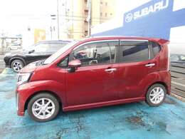 カラーは『ファイアークォーツレッド・メタリック』！！鮮やかなレッドステラ入庫！！人気の『女性ワンオーナー車』！！スポーティーな装備が魅力な『カスタムR』！！お探しの方はお早目にご連絡下さいね！！！