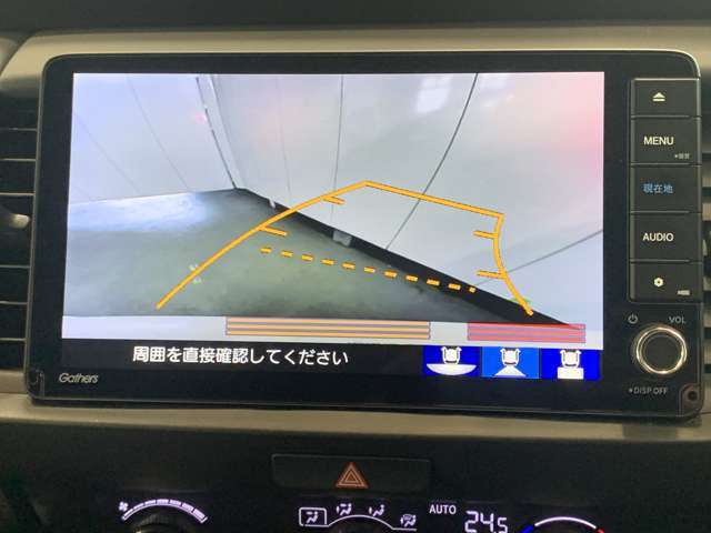 バックギアに入れるだけで自動でリヤカメラに切り替わります！車庫入れやバックが苦手な方にオススメ！