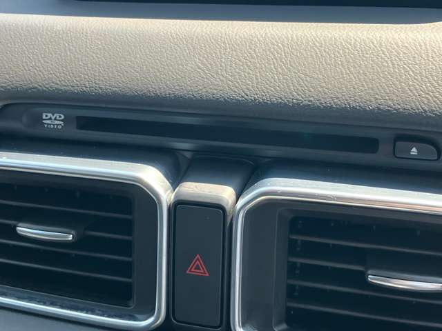 CD/DVDの再生も可能です。