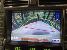 【バックカメラ】駐車時に後方がリアルタイム映像で確認できます。大型商業施設や立体駐車場での駐車時や、夜間のバック時に大活躍！運転スキルに関わらず、今や必須となった装備のひとつです！