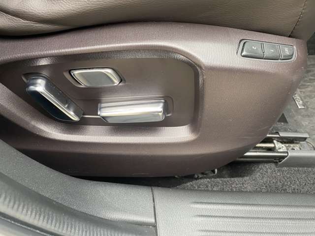 カーラッピングで、カラーチェンジも好評施工致しております。購入時であればフルラッピングor【全塗装】やパーツラッピングor（部分塗装）に至るまで価格もご相談に乗れます。当社ではラッピング（1年保証）