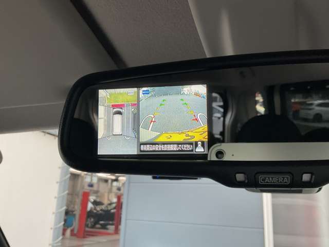 クルマを真上から見下ろしているかのように周囲の状況を直感的に把握し、安心して駐車が行えるアラウンドビューモニターです。