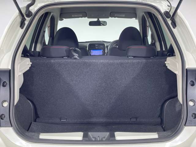【トランク】積み込みやすくて、たっぷり積める荷室です。シートアレンジできるものは、乗車人数と荷物の量や大きさによってシートを動かすことができるので、より快適なドライブが可能です！