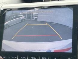 【バックカメラ】駐車時に後方がリアルタイム映像で確認できます。大型商業施設や立体駐車場での駐車時や、夜間のバック時に大活躍！運転スキルに関わらず、今や必須となった装備のひとつです！