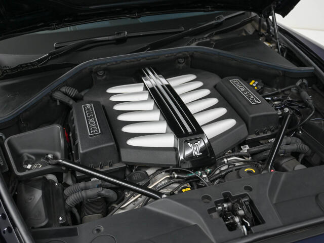 60°V型12気筒エンジンを搭載