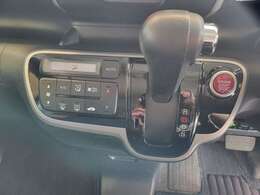 【フロントシート】シミや汚れもなく清潔で快適☆長時間の運転もサポートしてくれます。