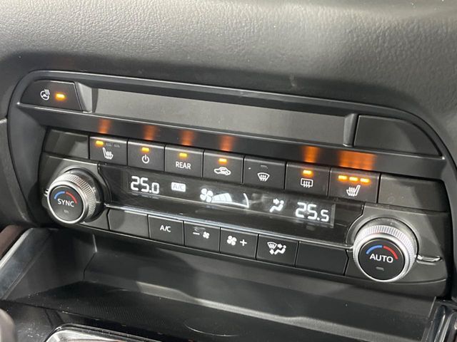 【シートヒーター】寒い日に重宝するシートヒーター！エアコンより早く温まってくれるので寒がりの人も安心ですね♪エアコンの温風は乾燥するから苦手、という方にもをおすすめです。