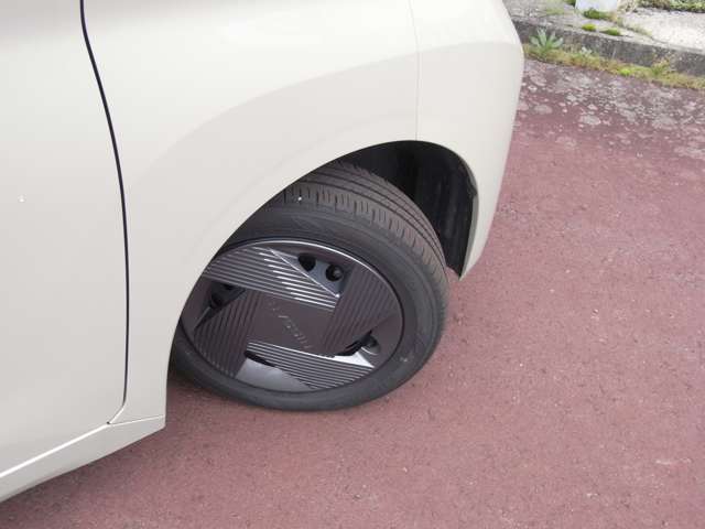 155/65R14タイヤ＋おしゃれな専用ホイールカバーです。スタッドレスタイヤや各種オプションのご注文も承っております(^^)！