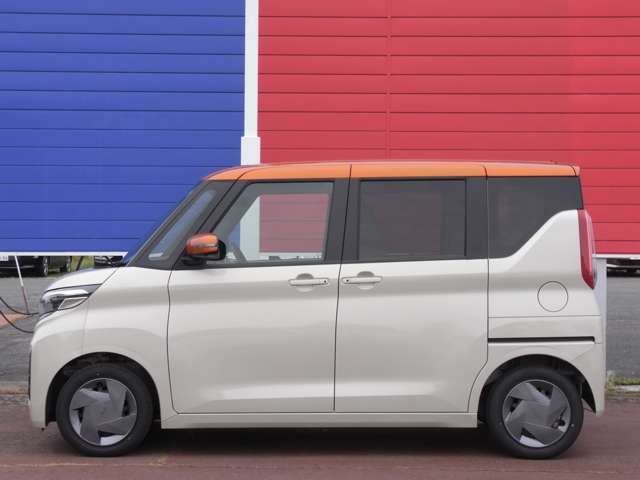 日産の軽 ルークスには、家族にうれしい先進技術や便利な機能が盛りだくさん。運転しやすく、おでかけがもっと楽しくなるから、家族が、ぐっと近づきます。クリーンなスタイルに、家族にうれしい装備を満載。