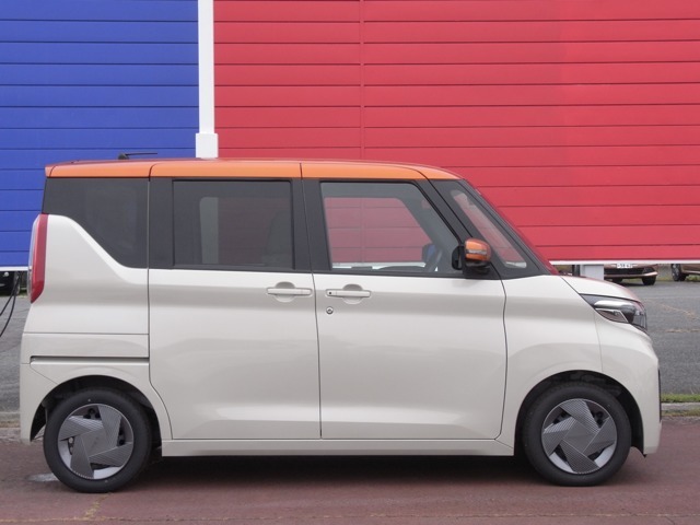 インテリジェント エマージェンシーブレーキ、踏み間違い衝突防止アシスト、インテリジェント LI（車線逸脱防止支援システム）など安全装置も充。スマートシンプルハイブリッドは毎日使うから、うれしい低燃費です。