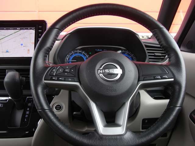 全国販売可能です。日産の整備士が車検整備や法定点検を行っておりますので安心してお乗りいただけます。ワイド保証はございませんが、新車保証継承により整備は全国の日産系ディーラーで受けていただけます。