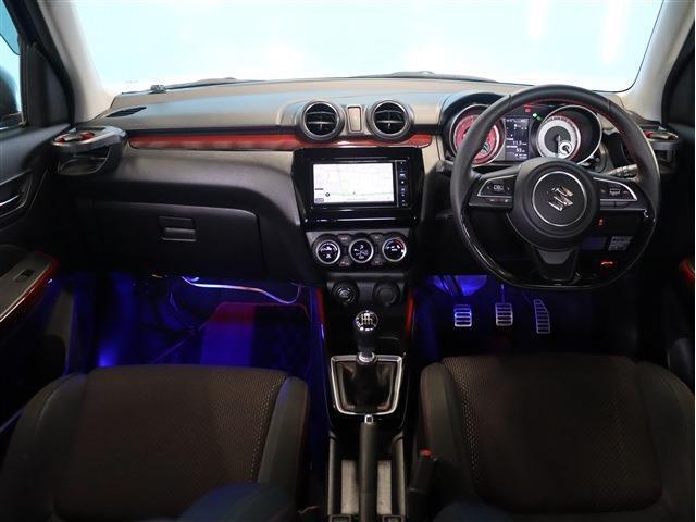 インパネ周りの使用感も少なく、状態の良いお車です！ご不明点やご来店のお際は是非お電話でご連絡下さい！