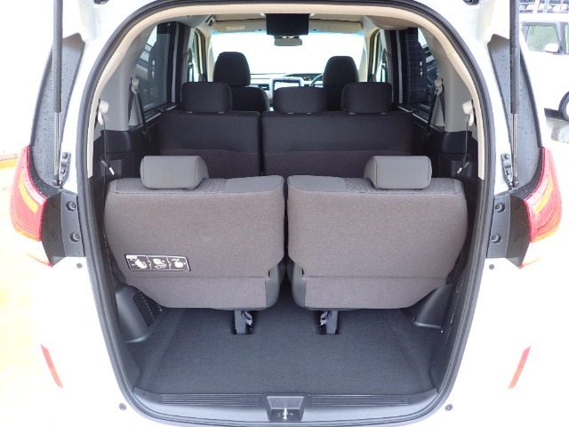 ◆定員乗車時のカーゴルームです。普段のお買い物の荷物やたくさんの収納が可能です。