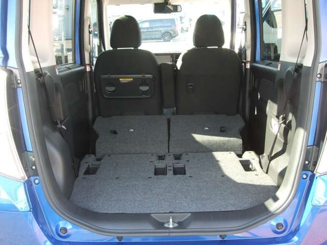 大きな荷物もシートアレンジでOK。