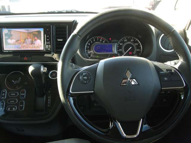 明るい色合いのダッシュパネルです。