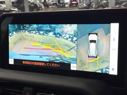 【パノラミックビューモニター】専用のカメラにより、上から見下ろしたような視点で360度クルマの周囲を確認することができます☆死角部分も確認しやすく、狭い場所での切り返しや駐車もスムーズに行えます。