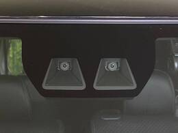 【スマートアシスト】走行中に前方の車両等を認識し、衝突しそうな時は警報とブレーキで衝突回避と被害軽減をアシスト。より安全にドライブをお楽しみいただけます。