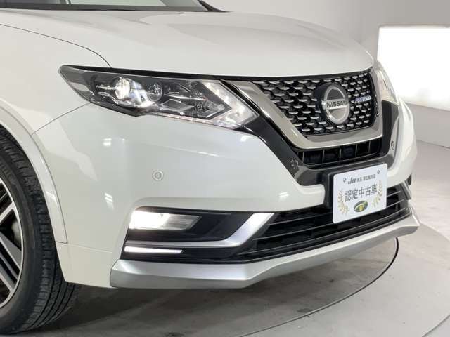 ヘッドランプはもちろん【LED】です☆薄暮れや雨天時も感知する【インテリジェントオートライト】に【ハイビームアシスト】も装備！！