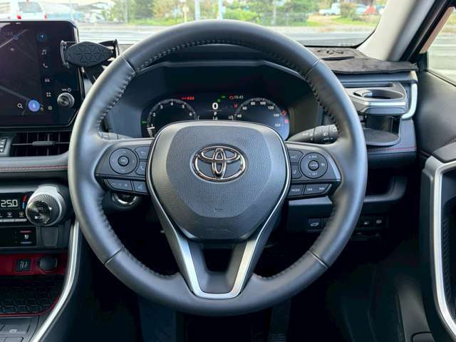 【ACC】一定速度での巡航はもちろん、前方の車両との距離を一定に保ちながら自動で加減速を行います。高速道路走行時には大変嬉しい機能です。